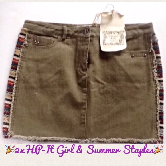 Chelsea & Violet skirt w/embroidered sides, NWT