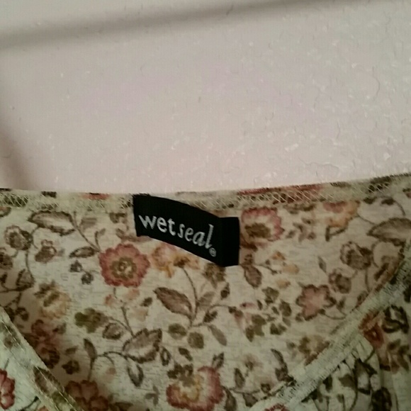 Lace Floral Midriff Tank - Picture 4 of 4