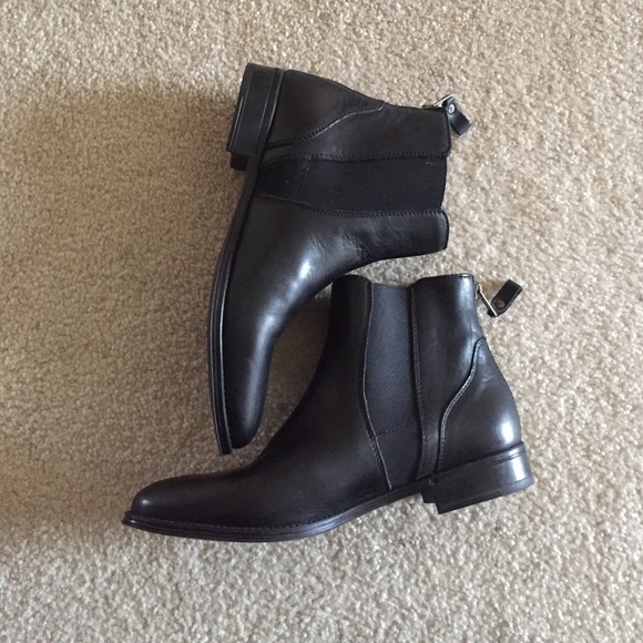 Steve Madden Black Leather Chelsea Boots