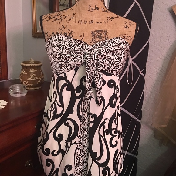White House Black Market Tops - Beautiful WHBM strapless top