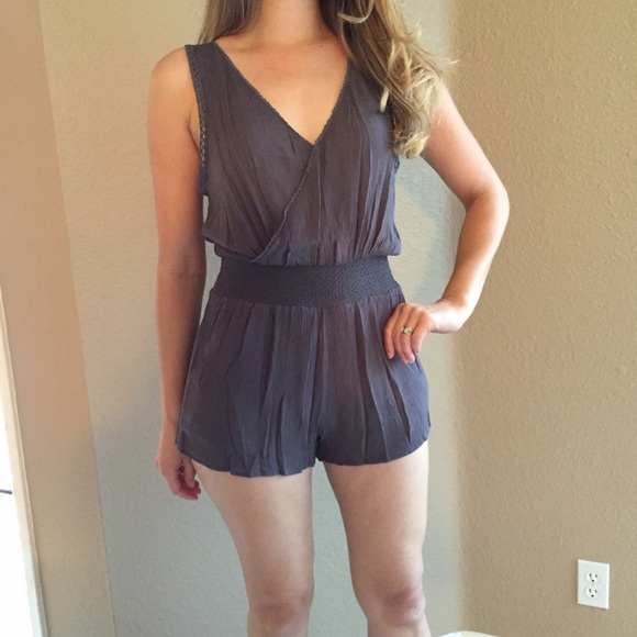 •restocked• Charcoal Crepe Synched Romper - Picture 2 of 4