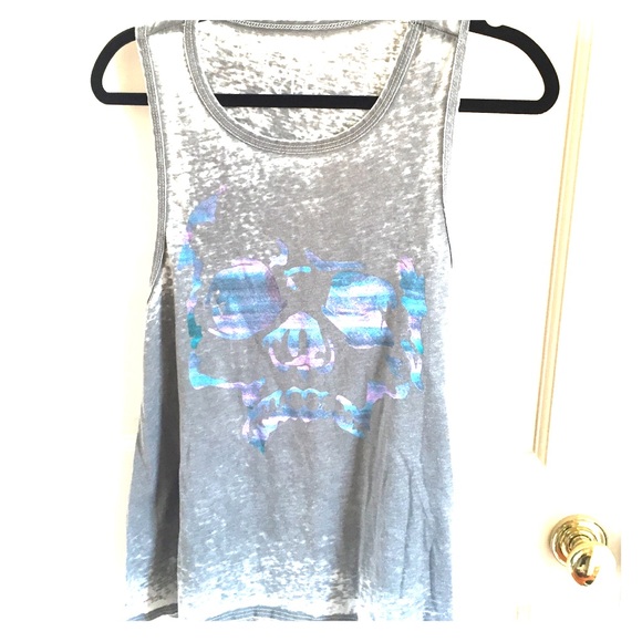 Chaser muscle tee with abstract skull