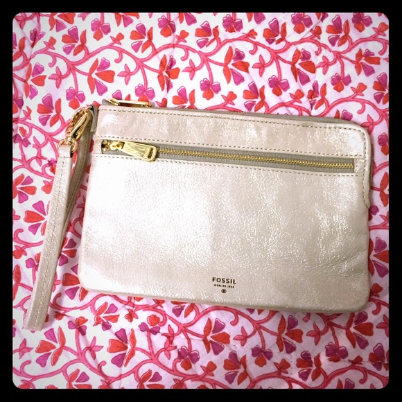 NWT Fossil Zipper Clutch/Wallet