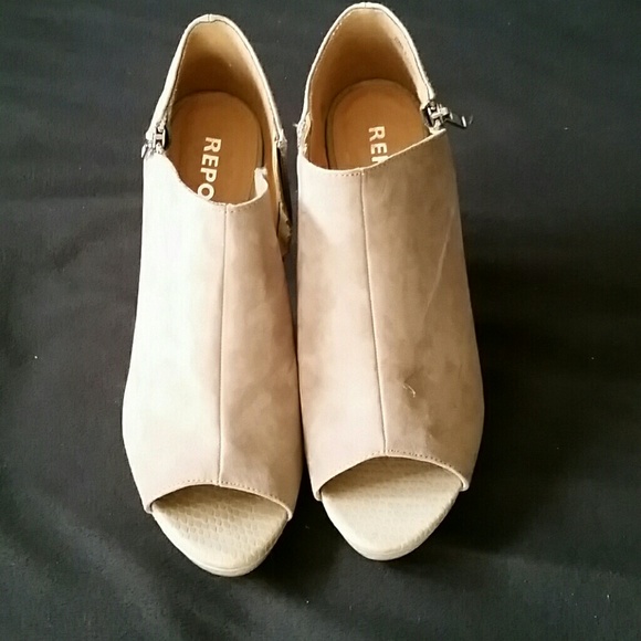 Tan heels - Picture 2 of 3