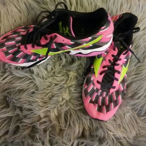 WORKOUT SNEAKS: MIZUNO sz9