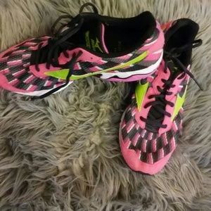 WORKOUT SNEAKS: MIZUNO sz9