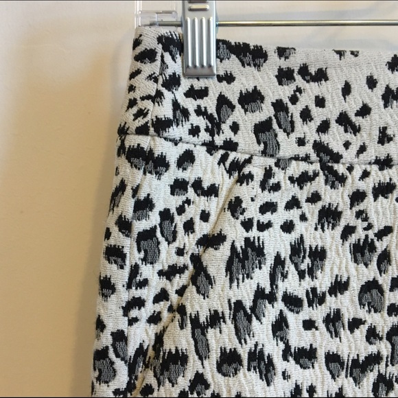 LOFT mini skirt {like new} - Picture 3 of 4