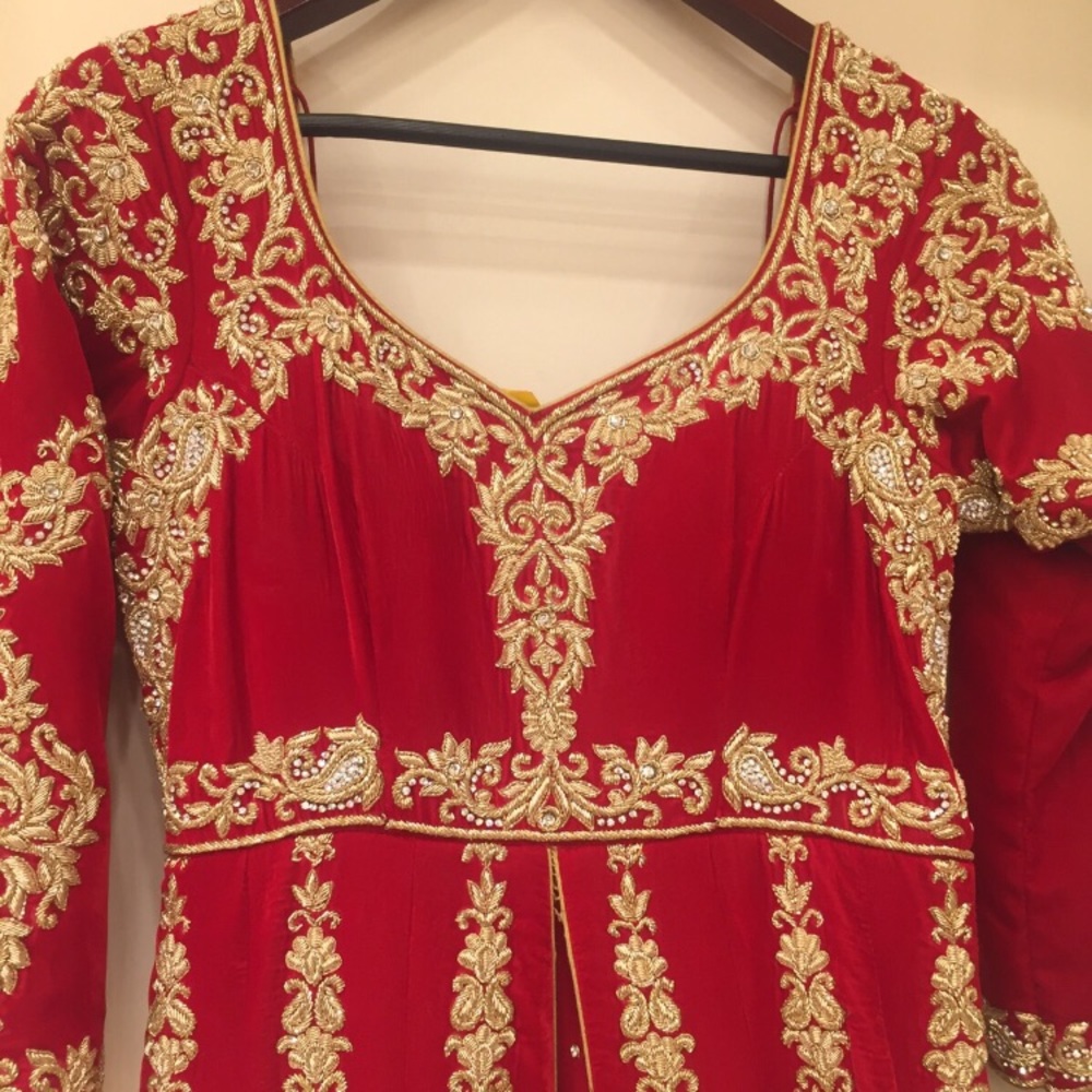 Beautiful indian bridal gown/ bridal dress - Picture 2 of 5