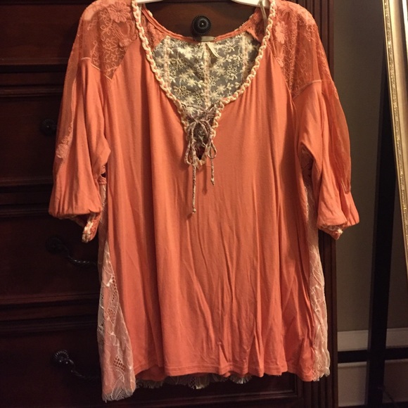 Size medium gimmicks top