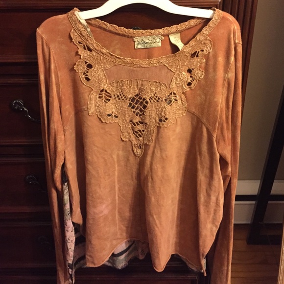 Size small gimmicks top