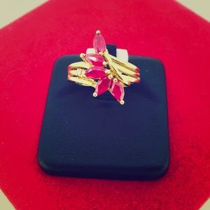 Yellow gold ruby Diamond ring