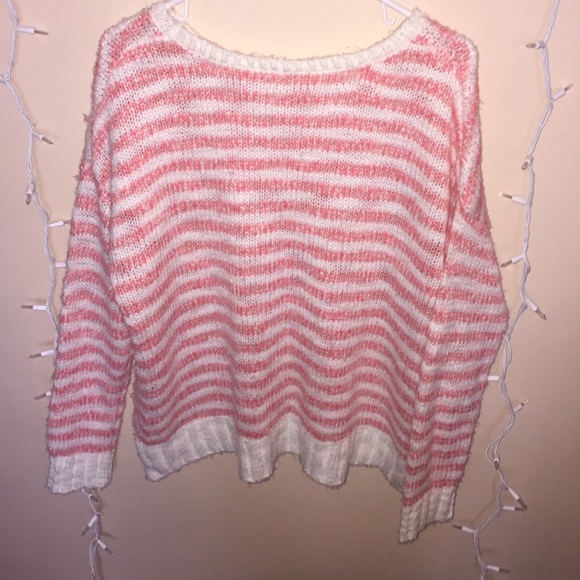 Super cute sweater! 😍 - Picture 3 of 4