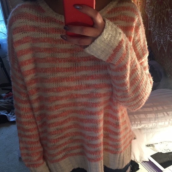 Super cute sweater! 😍 - Picture 4 of 4