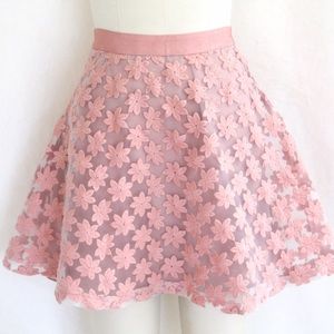 Topshop Skirts - ♦️SALE♦️✨HP✨ Topshop Embroidered Floral Skirt Topshop Skirts - ♦️SALE♦️✨HP✨ Topshop Embroidered Floral Skirt