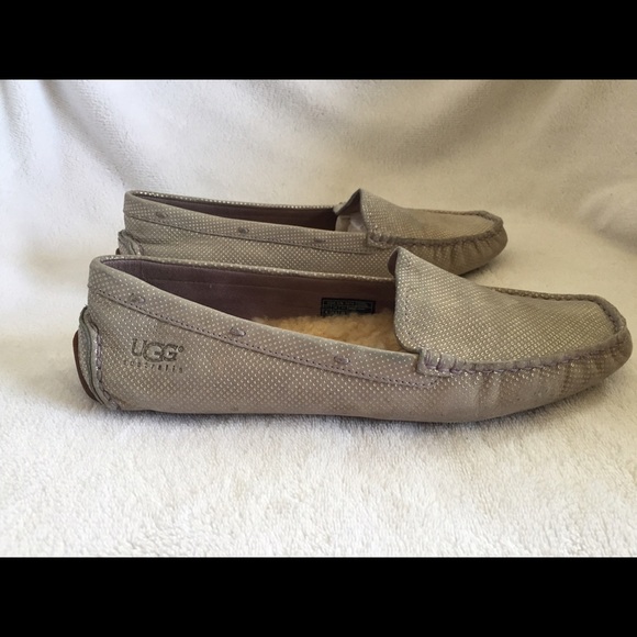 UGGS DRIVING MOCCASIN LOAFER LAVENDER W GOLD & FUR