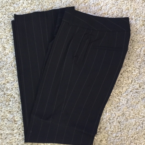 Banana Republic Harrison pant. Black pinstriped 4