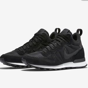 Nike internationalist mid