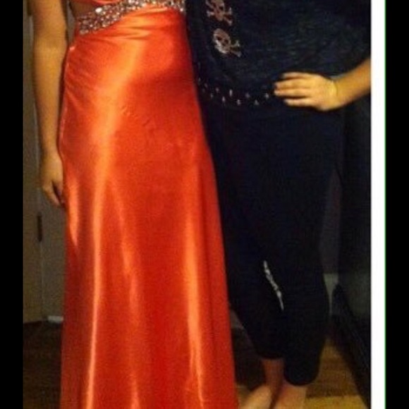 Formal dress. - Picture 2 of 3