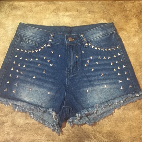 Boutique High-Waisted blue jean shorts!
