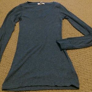 Long sleeve v neck shirt