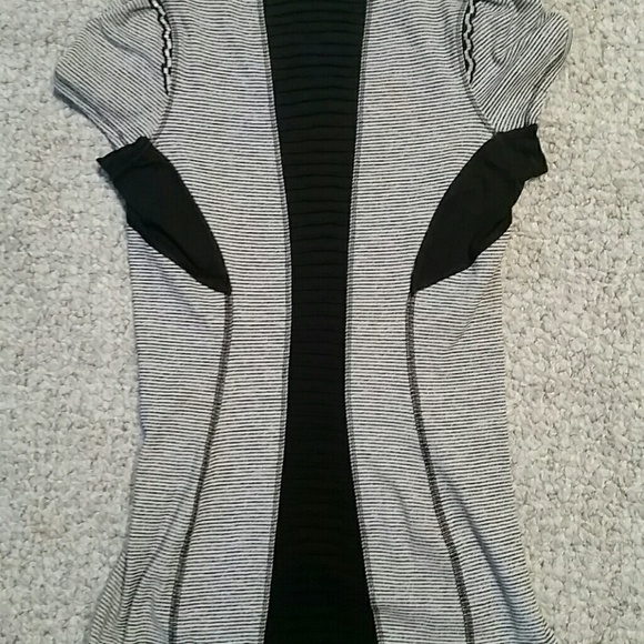 Lululemon short sleeve shirt