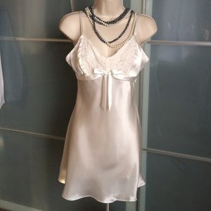 Like🆕 Jones New York white babydoll sleepwear