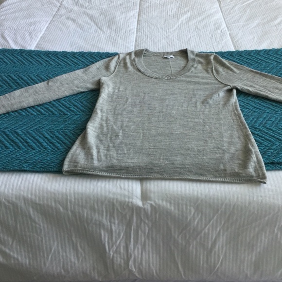 Gap sweater