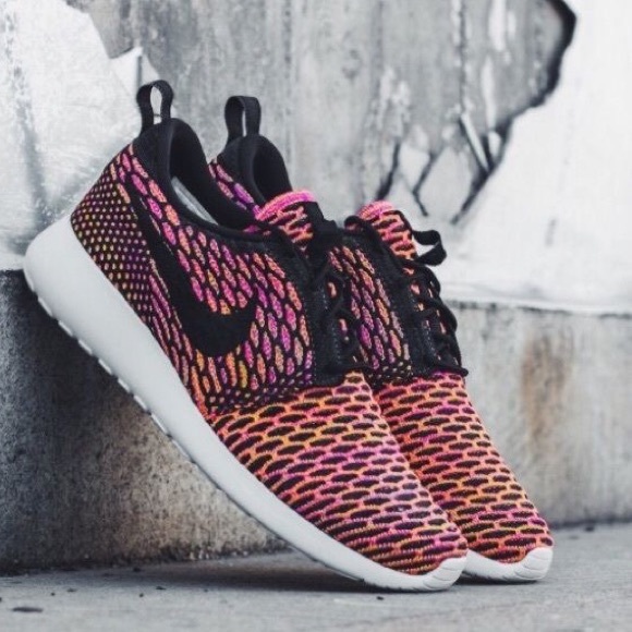 nike roshe run flyknit vivid purple nike roshe run flyknit vivid purple