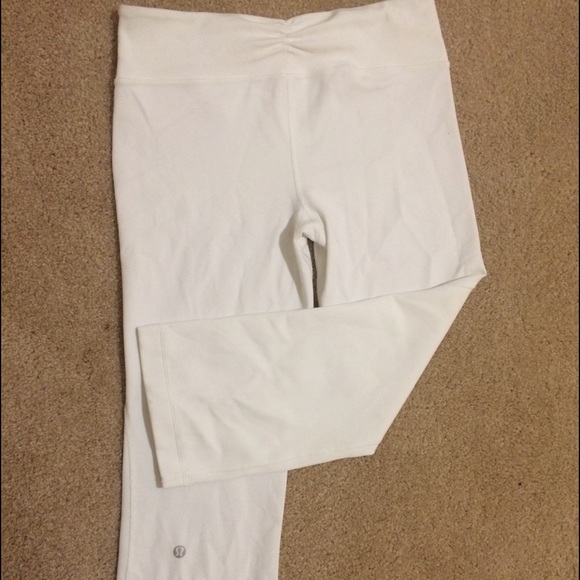 White crop lulu lemon yoga pants