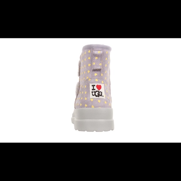 AUTHENTIC NWB KIDS UGG HEART KISS BOOTS - Picture 2 of 3