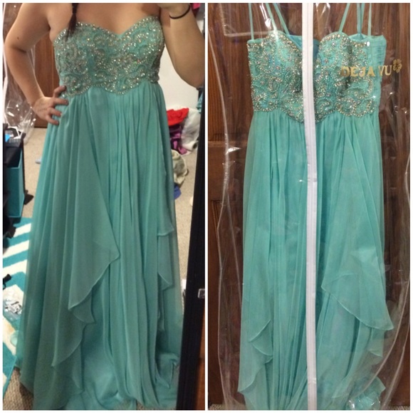 Beautiful Dave & Johnny teal prom dress