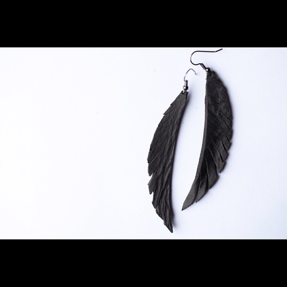 Handmade feather leather earrings - Picture 2 of 3