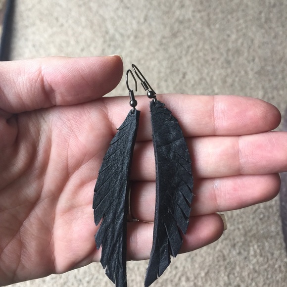 Handmade feather leather earrings - Picture 3 of 3