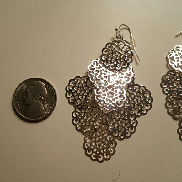 Added to bundle! Beautiful chandelier earrings - Picture 2 of 3