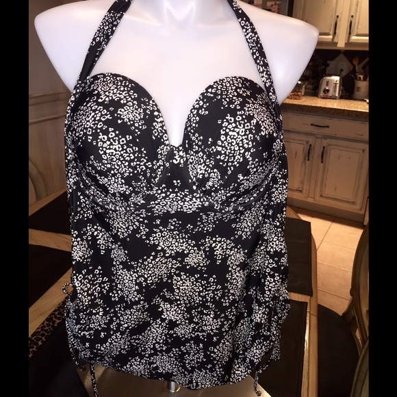 PURE ENERGY Other - FIGURE FLATTERING SUIT W/RAUSHING & TIES ON SIDES