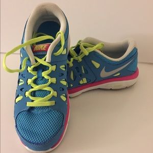 Nike Dual Fusion Run 2. 5Y