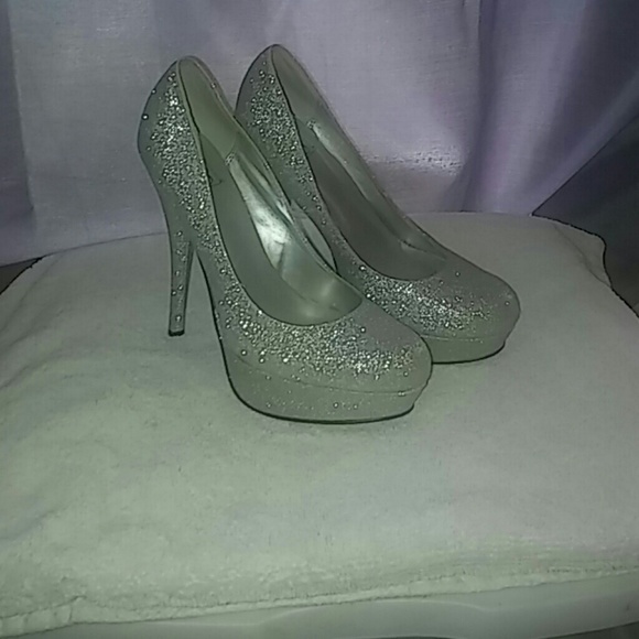 Sparkled silver heels.
