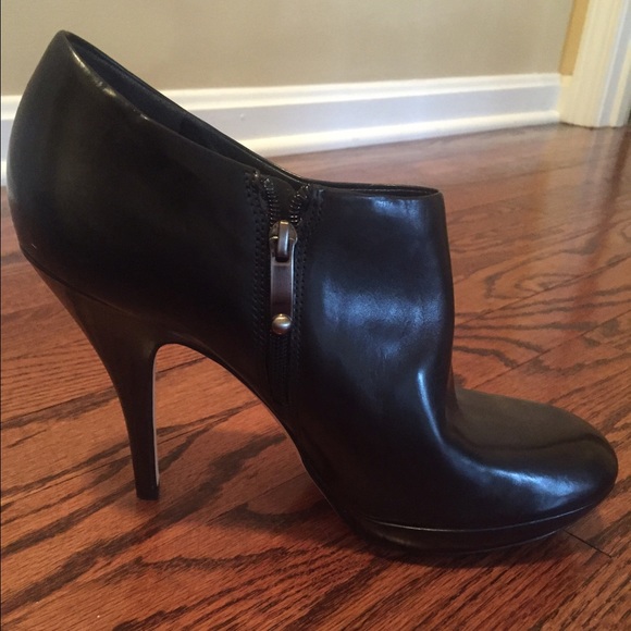 Via Spiga black leather . Never worn size 7 SOLD