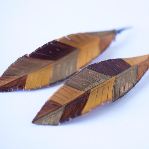 Handmade feather leather earrings - Picture 4 of 4