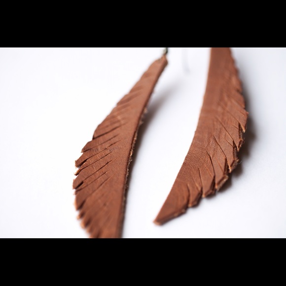 Leather feather earrings - Picture 2 of 3