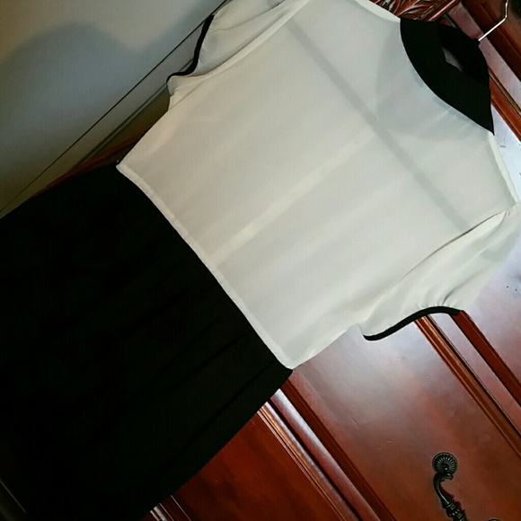 Dress - Picture 4 of 4