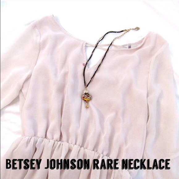 Rare Betsey Johnson Necklace 💞