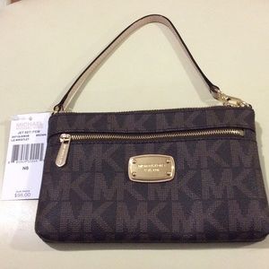 Michael Kors  Brown Jet Set. Item LG Wristlet
