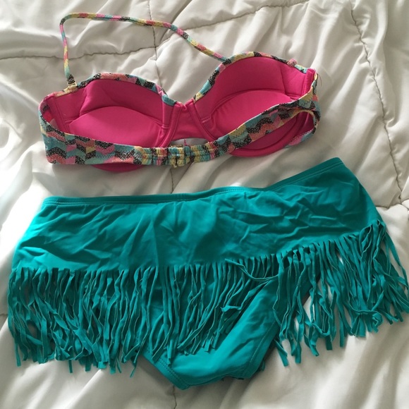 Bikini - Picture 2 of 2