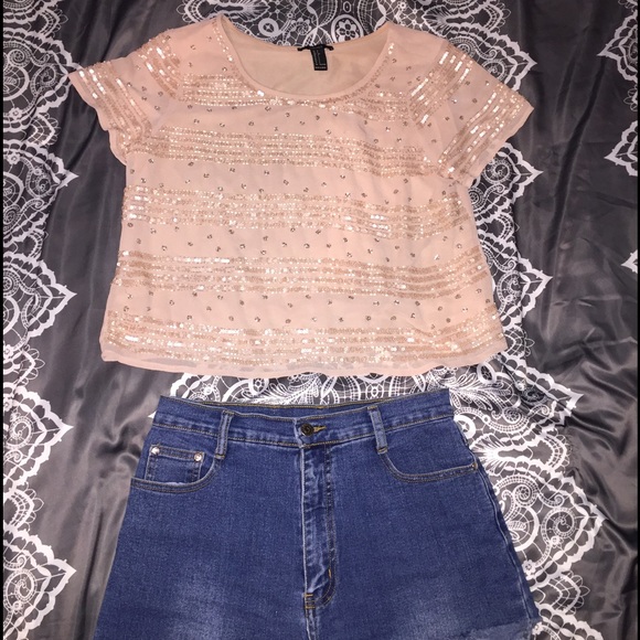 Beautiful⚜ light pink beaded crop top