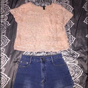 Beautiful⚜ light pink beaded crop top