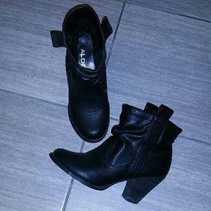 Black heeled bootie