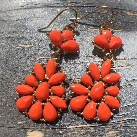 Neon Orange Earrings ✨ - Picture 4 of 4