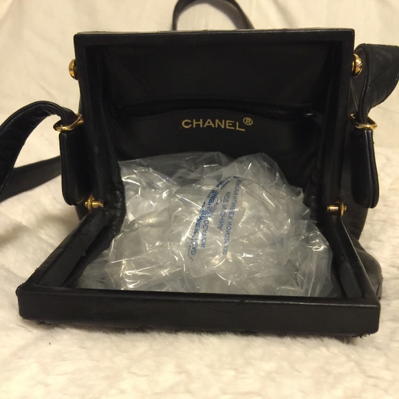 CHANEL Handbags - Chanel cross body bag