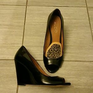 Aldo black wedge peep toe